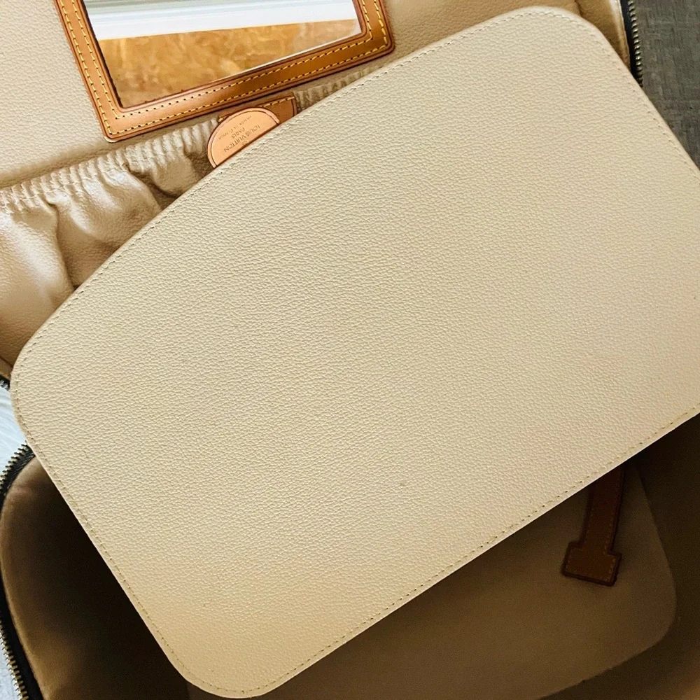 Louis Vuitton Monogram Brown Vanity Case with Gold Chain Strap - Picture 4 of 16